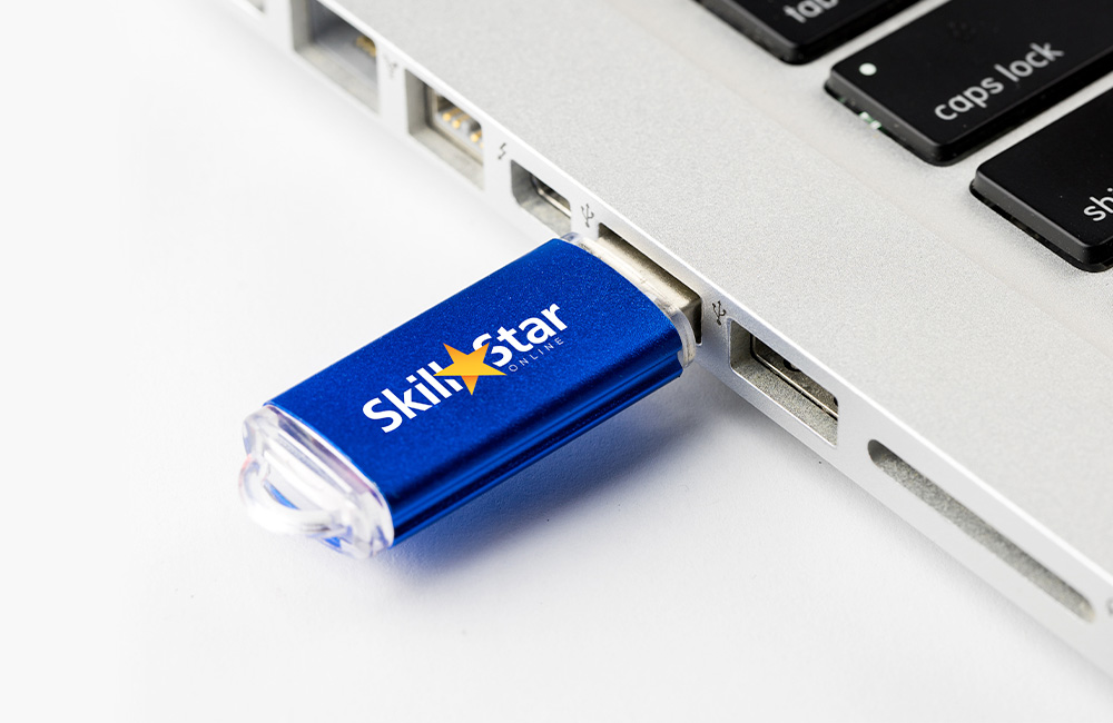 person wearing a gray tshirt