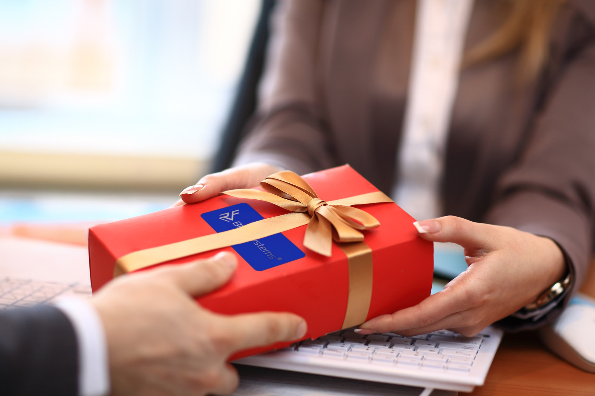 The Ultimate Guide to Corporate Holiday Gift Giving in 2025
